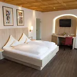 호텔 Deutsches Haus 4*