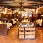 Deutsches Haus 호텔 4*