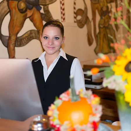 Отель Deutsches Haus Динкельсбюль