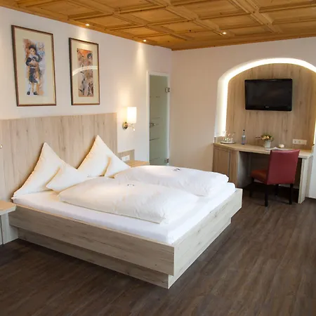 Отель Deutsches Haus 4*