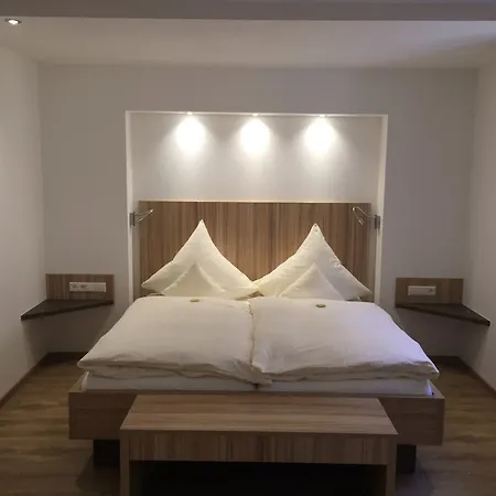 Отель Deutsches Haus Динкельсбюль